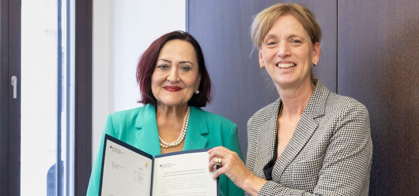 Übergabe der Berufungsurkunde für den Vorsitz der Altersberichtskommision an Prof.in Dr. Cornelia Kricheldorff