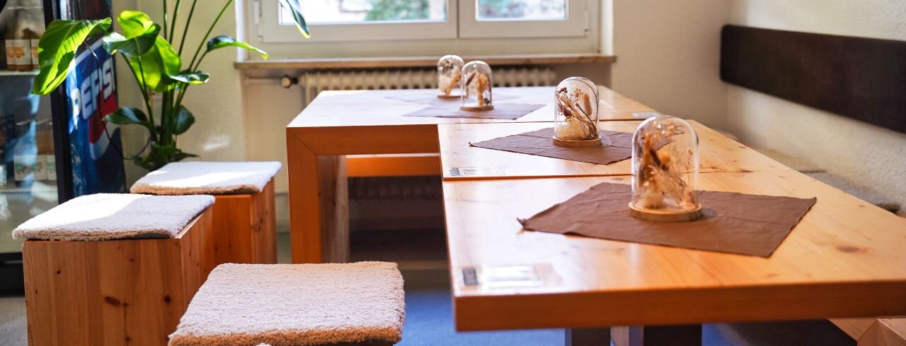 Gemütliche Sitzecke im Café Corner an der KH Freiburg