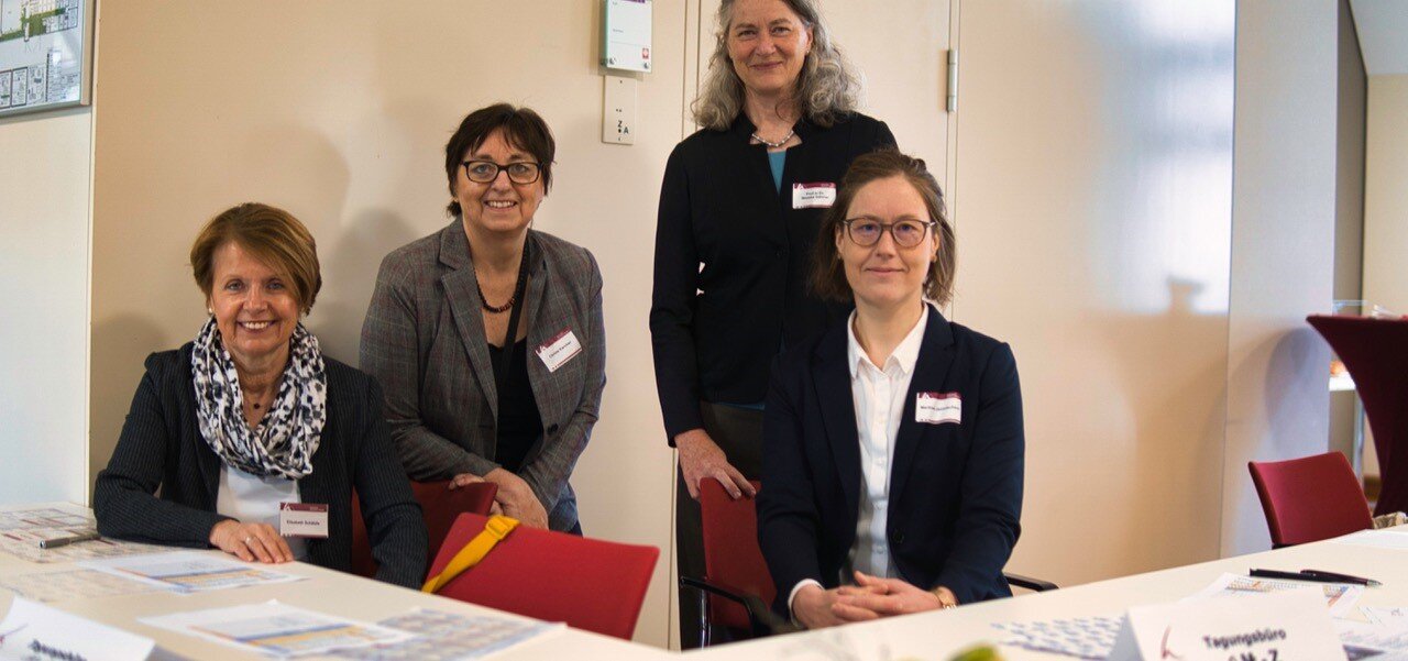 Stiftungsfachtag 2024- Teambild Institut für wissenschaftliche Weiterbildungen