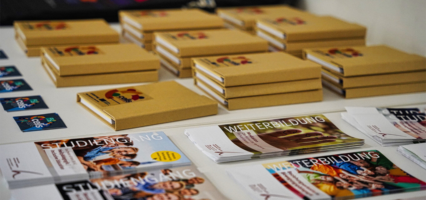 Informationsmaterial auf dem Recos-Fachtag der KH Freiburg