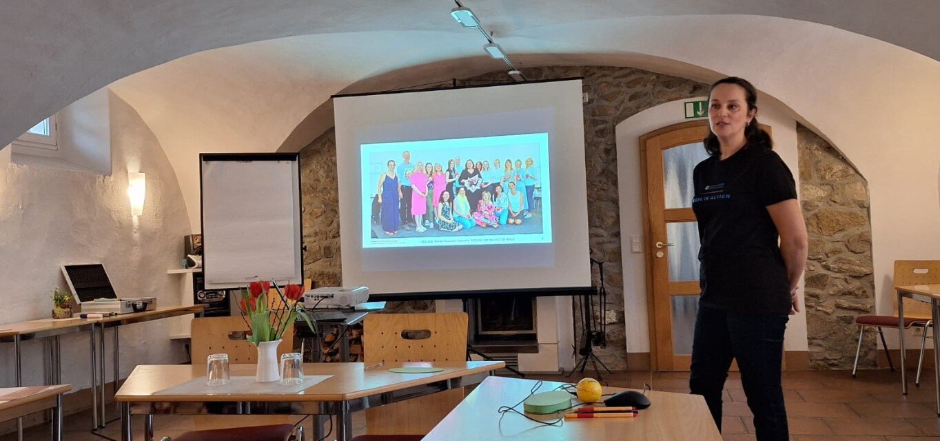 Halyna Levkiv bei einem Vortrag beim Refresherkurs des Nadyia-Projekts