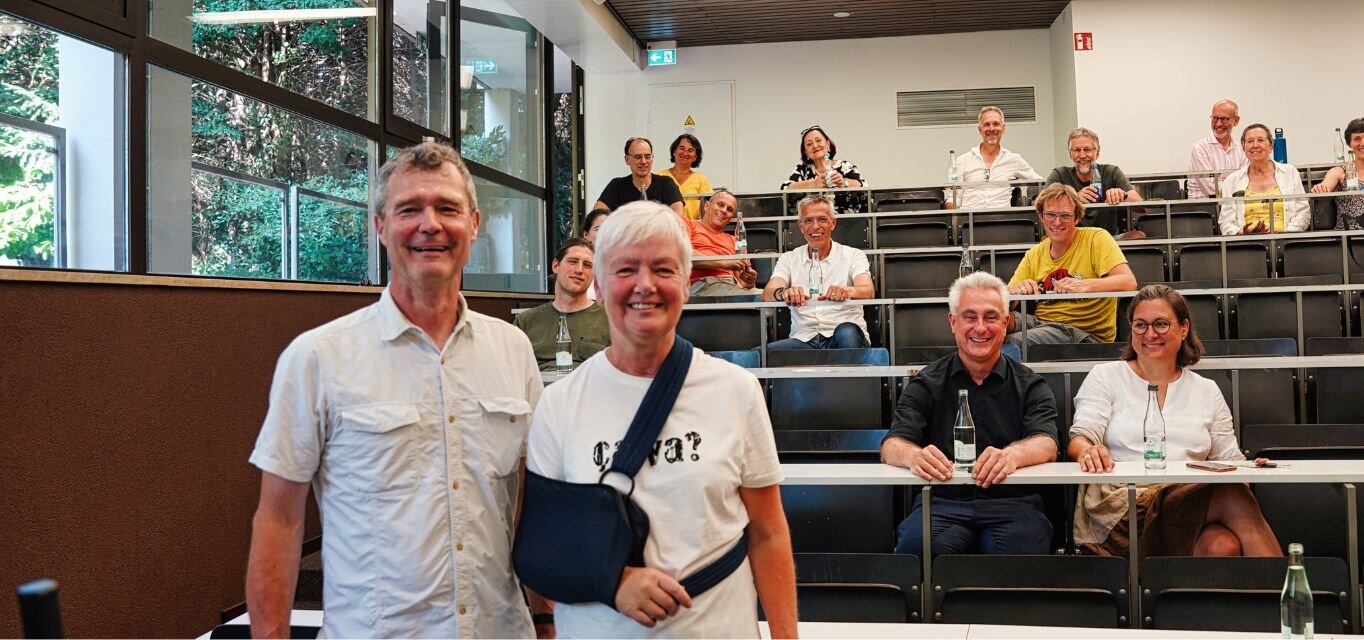 Prof. Dr. Jürgen E. Schwab mit Rektorin Stephanie Bohlen bei seinem Abschied von der KH Freiburg