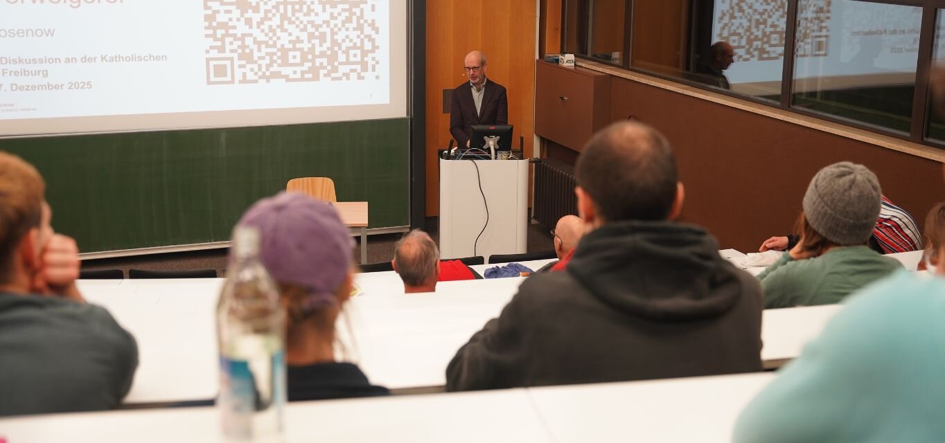 Prof. Dr. Roland Rosenow hält einen Vortrag zur Bürgergeldreform